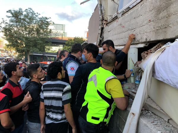 Последствия землетрясения в Измире, Турция