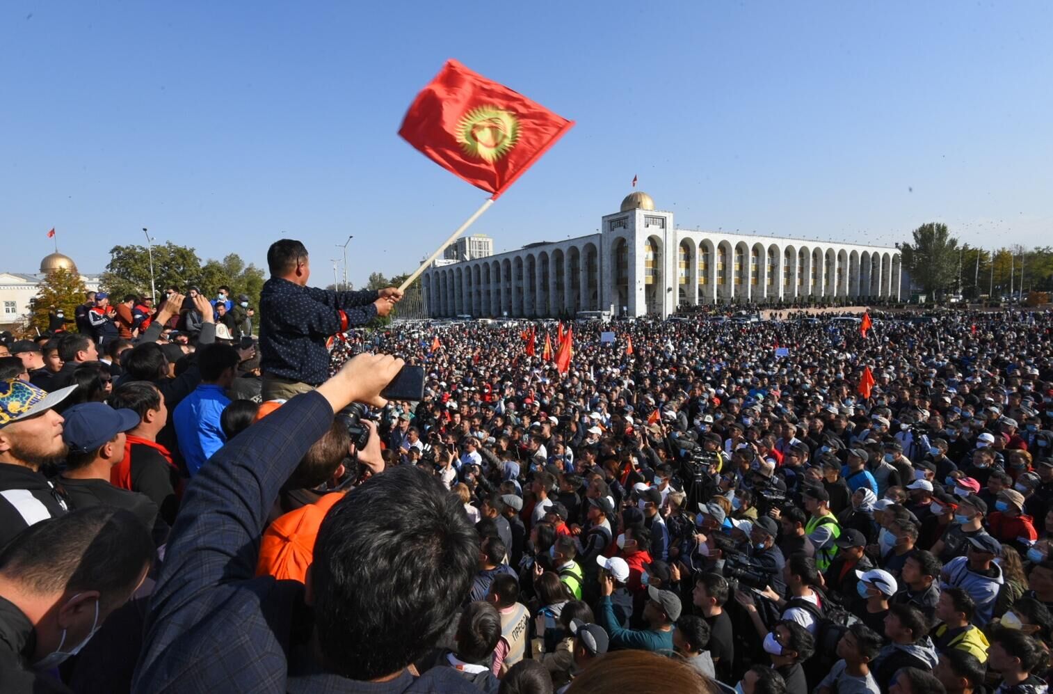 Участники акции протеста в Бишкеке - РИА Новости, 1920, 20.11.2020