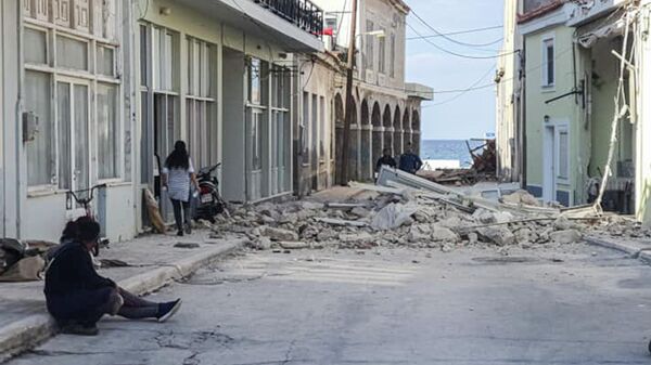 Последствия землетрясения на острове Самос в Греции