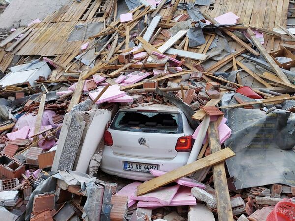 Последствия землетрясения в Измире, Турция