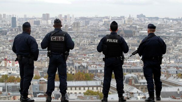 Сотрудники полиции и спецслужб Франции в Париже