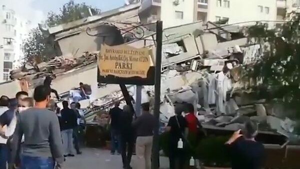 Землетрясение в Измире: десятки домов разрушены, есть погибшие