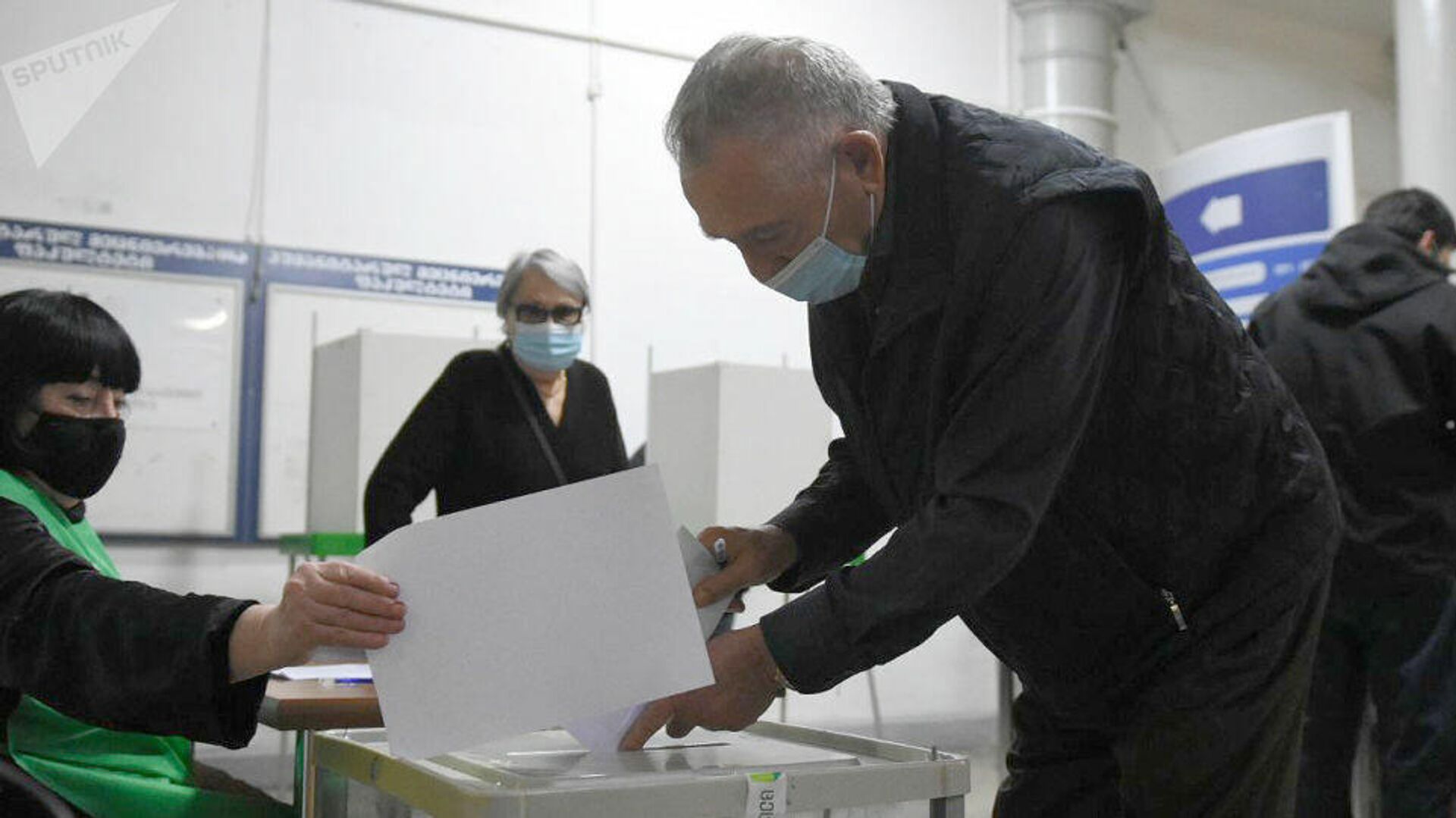Избиратели принимают участие в парламентских выборах в Грузии - РИА Новости, 1920, 02.11.2020