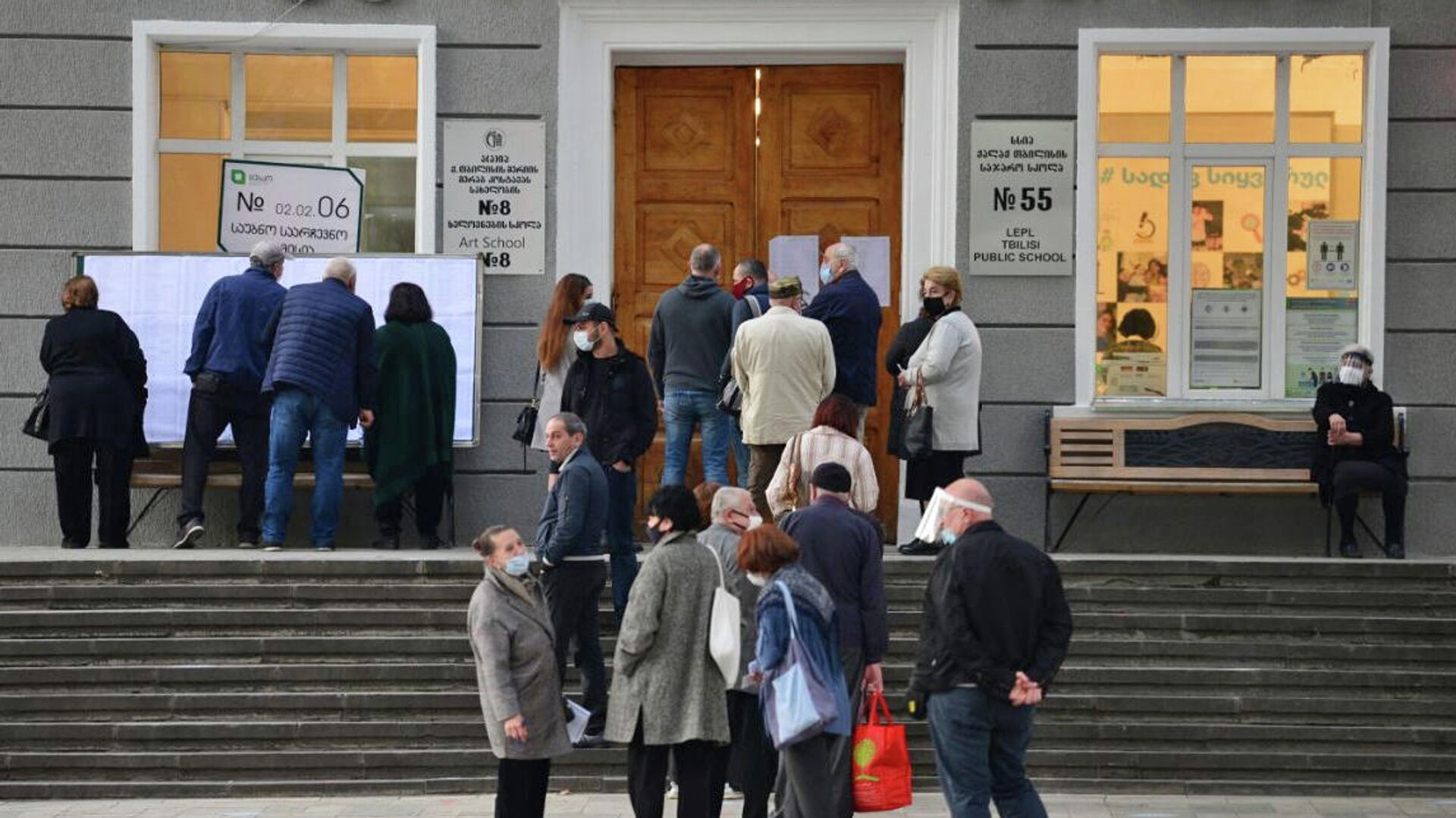 Избиратели принимают участие в парламентских выборах в Грузии - РИА Новости, 1920, 31.10.2020