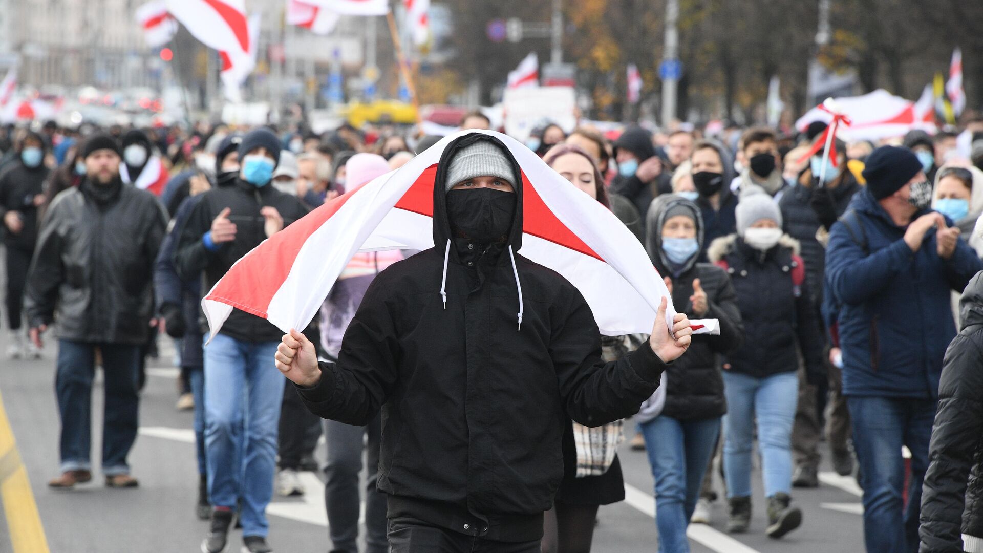 Участники несанкционированной акции Дзяды (Деды, Предки) в Минске - РИА Новости, 1920, 20.11.2020