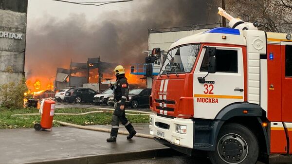 Пожар на складе с газовыми баллонами на улице Газопровод (район Чертаново Южное). Москва