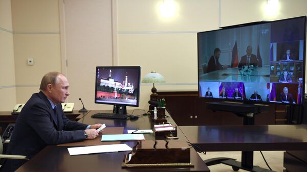Президент РФ Владимир Путин во время совещания в режиме видеоконференции по финансированию и развитию космической отрасли