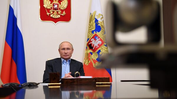 Президент РФ Владимир Путин во время встречи в режиме видеоконференции с финалистами конкурса Большая перемена