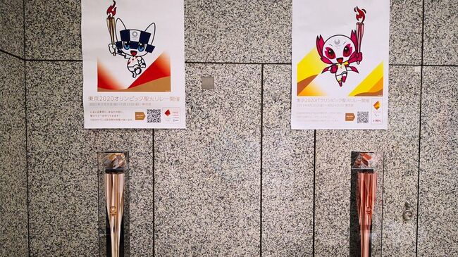Факелы отложенных на год из-за COVID-19 Олимпиады-2020 и Паралимпийских игр в Токио 