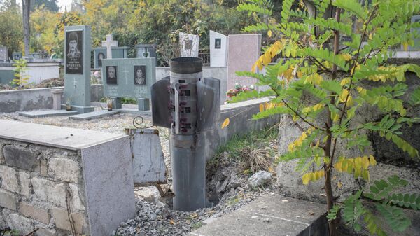 Хвостовая часть РСЗО Смерч на городском кладбище Степанакерта