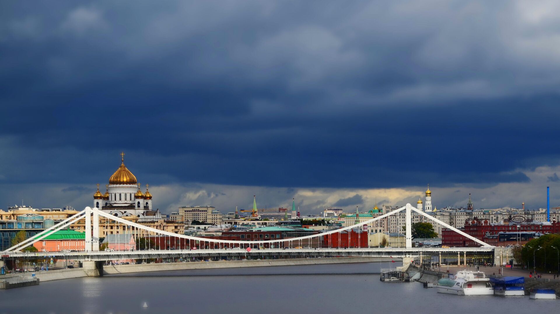 Крымский мост и храм Христа Спасителя в Москве - РИА Новости, 1920, 01.05.2023