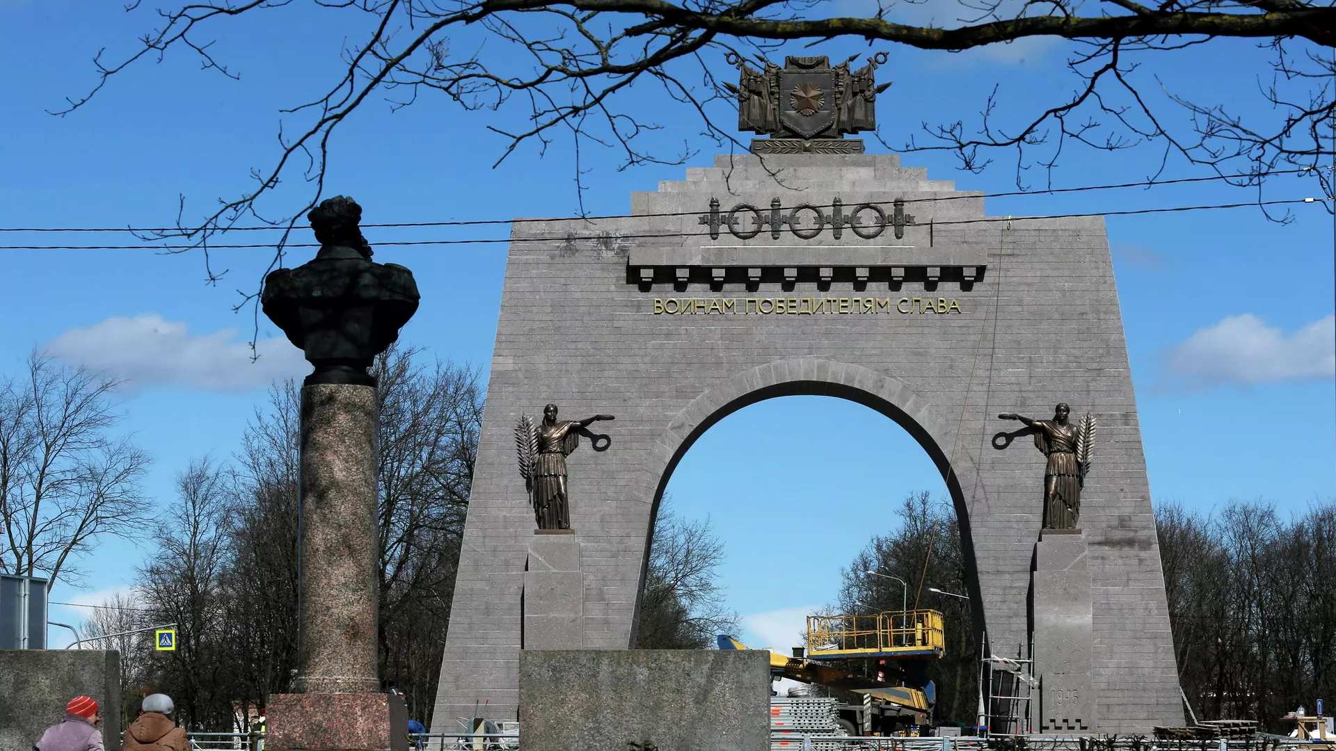 Строительство Арки Победы в пригороде Санкт-Петербурга Строительство Арки Победы в пригороде Санкт-Петербурга - РИА Новости, 1920, 03.11.2020