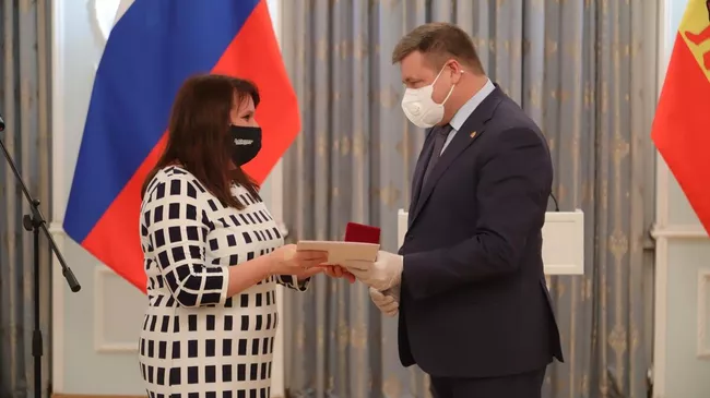 Рязанский губернатор наградил волонтеров, помогавших в борьбе с пандемией