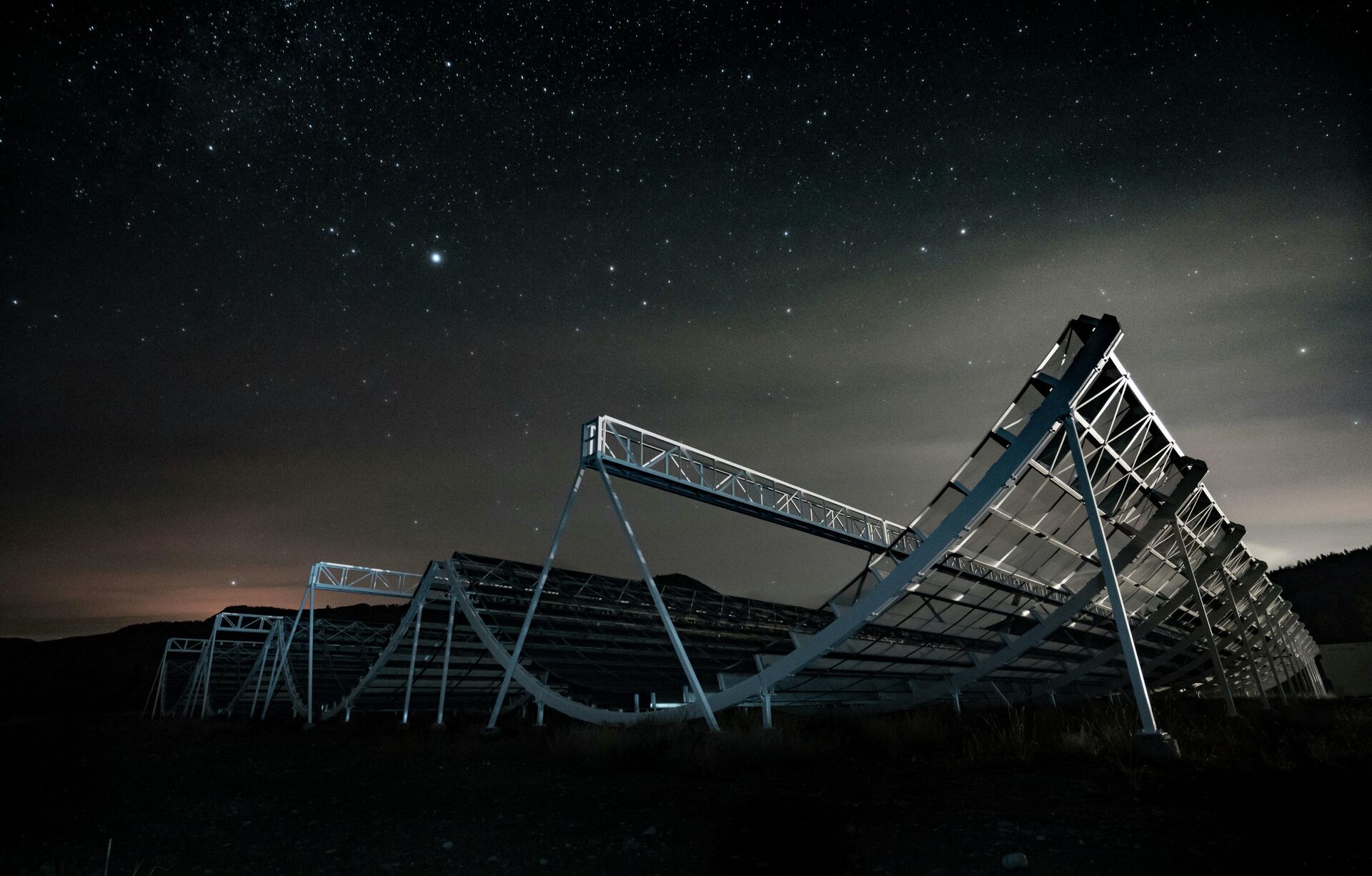 Радиотелескоп CHIME, с помощью которого был зафиксирован быстрый радиовсплеск FRB 200428 - РИА Новости, 1920, 20.02.2023