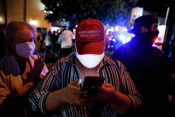 Сторонники Дональда Трампа во время президентских выборов в Майами, США