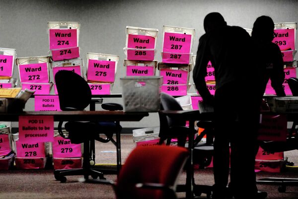 Пустые коробки от бюллетеней  с избирательных участков в Милуоки, штат Висконсин