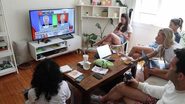 Граждане США, проживающие в Австралии, наблюдают за результатами президентских выборов в США