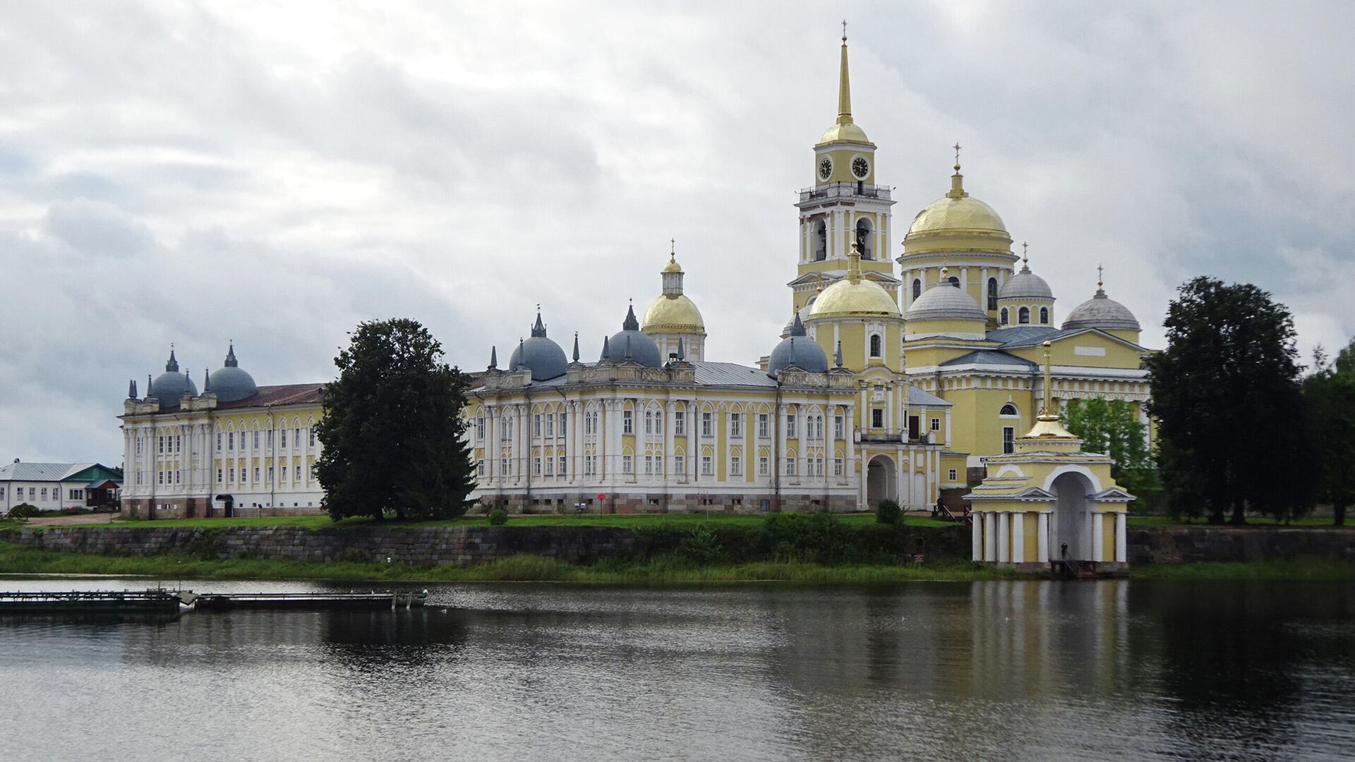 Нило-Столобенская пустынь, вид с озера - РИА Новости, 1920, 07.11.2020