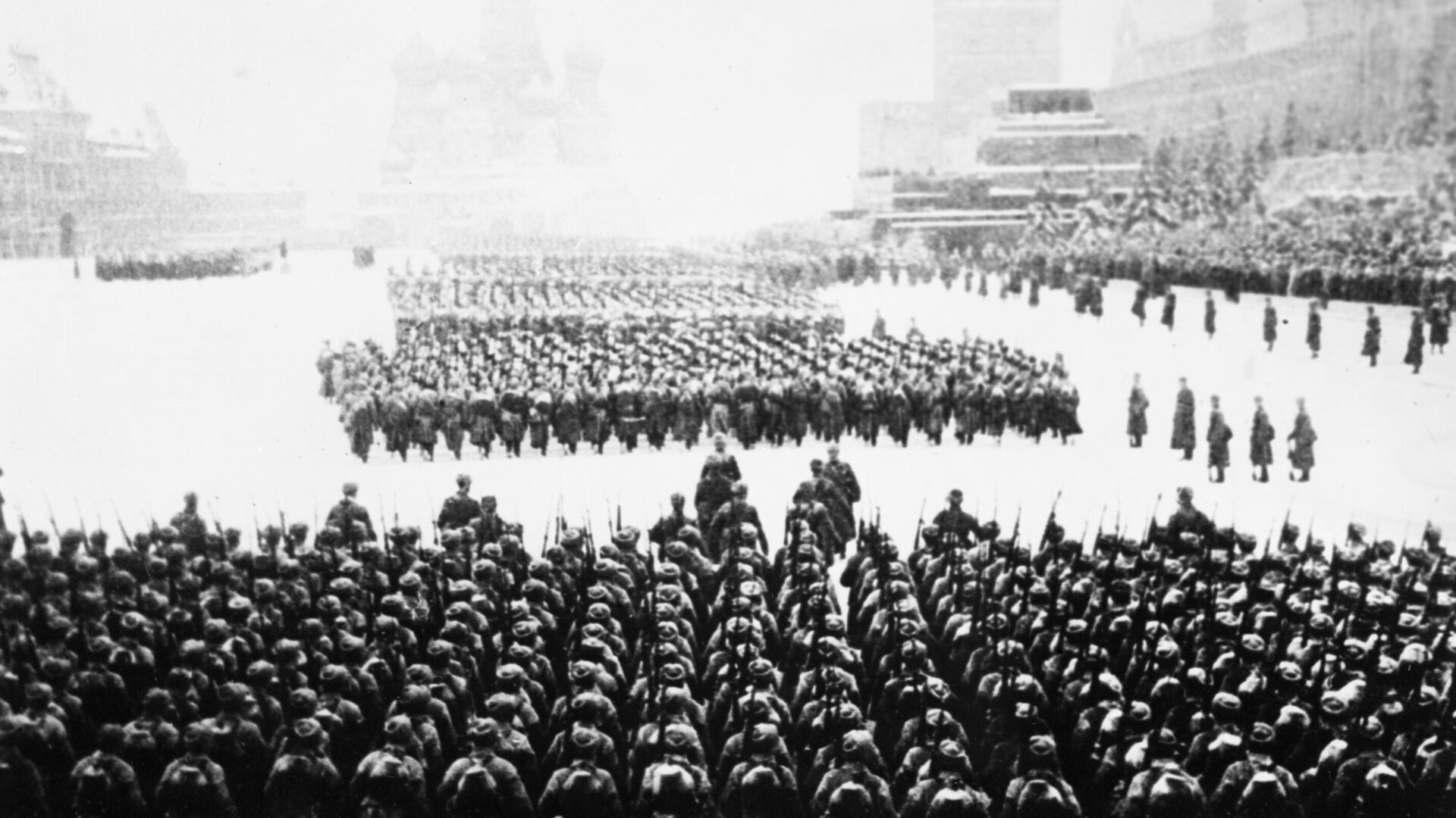 Военный парад на Красной площади  в Москве 7 ноября 1941 года - РИА Новости, 1920, 04.05.2023