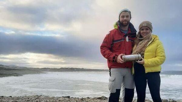 Ирландские серферы нашли капсулу времени с российского ледокола 50 лет Победы