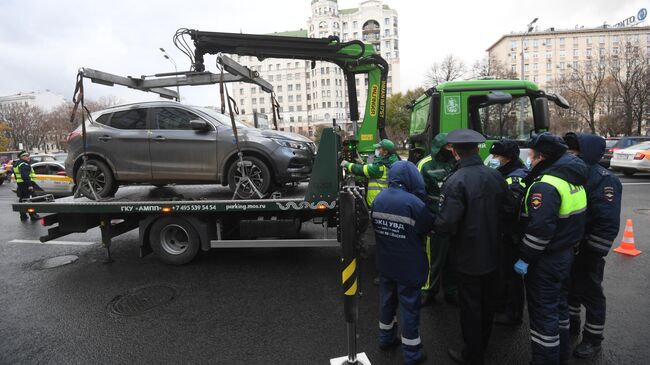 В центре Москвы машина въехала в остановку