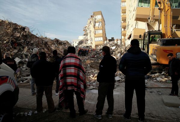 Последствия землетрясения в Измире, Турция 