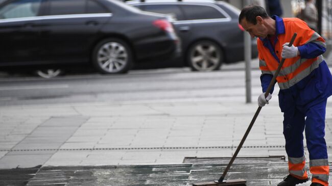 Масштабная мойка дорог в Москве