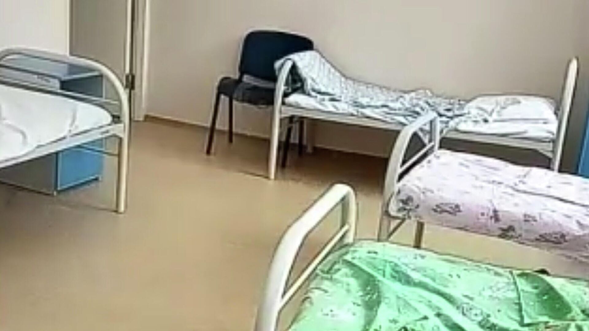Пустая палата в туберкулезной больнице Новосибирска, где медсестра таскала ребенка за волосы - РИА Новости, 1920, 09.11.2020