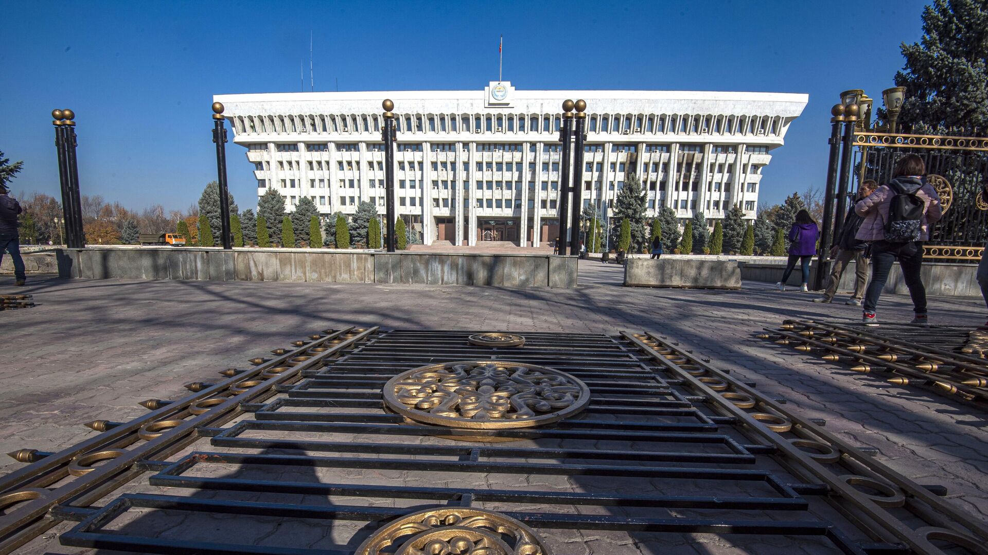 Здание парламента Киргизии в Бишкеке - РИА Новости, 1920, 13.10.2021