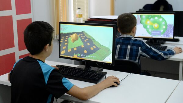 Дети в компьютерном классе