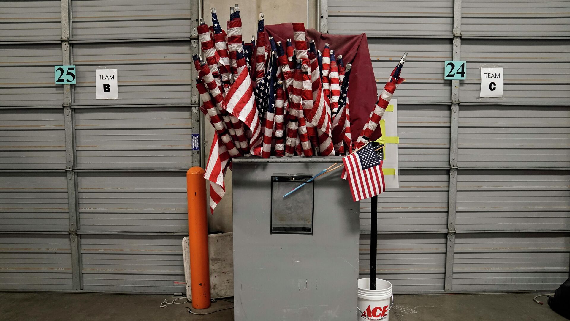 Американские флаги на избирательном участке в Лас-Вегасе - РИА Новости, 1920, 04.03.2021