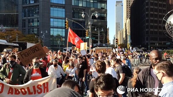 Нью-Йорк: тысячи на улицах празднуют победу Байдена