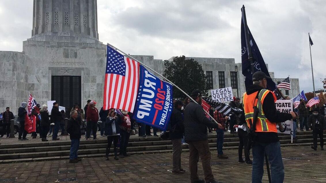 Митинг в поддержку действующего президента США Дональда Трампа в Салеме, столице штата Орегон - РИА Новости, 1920, 15.11.2020
