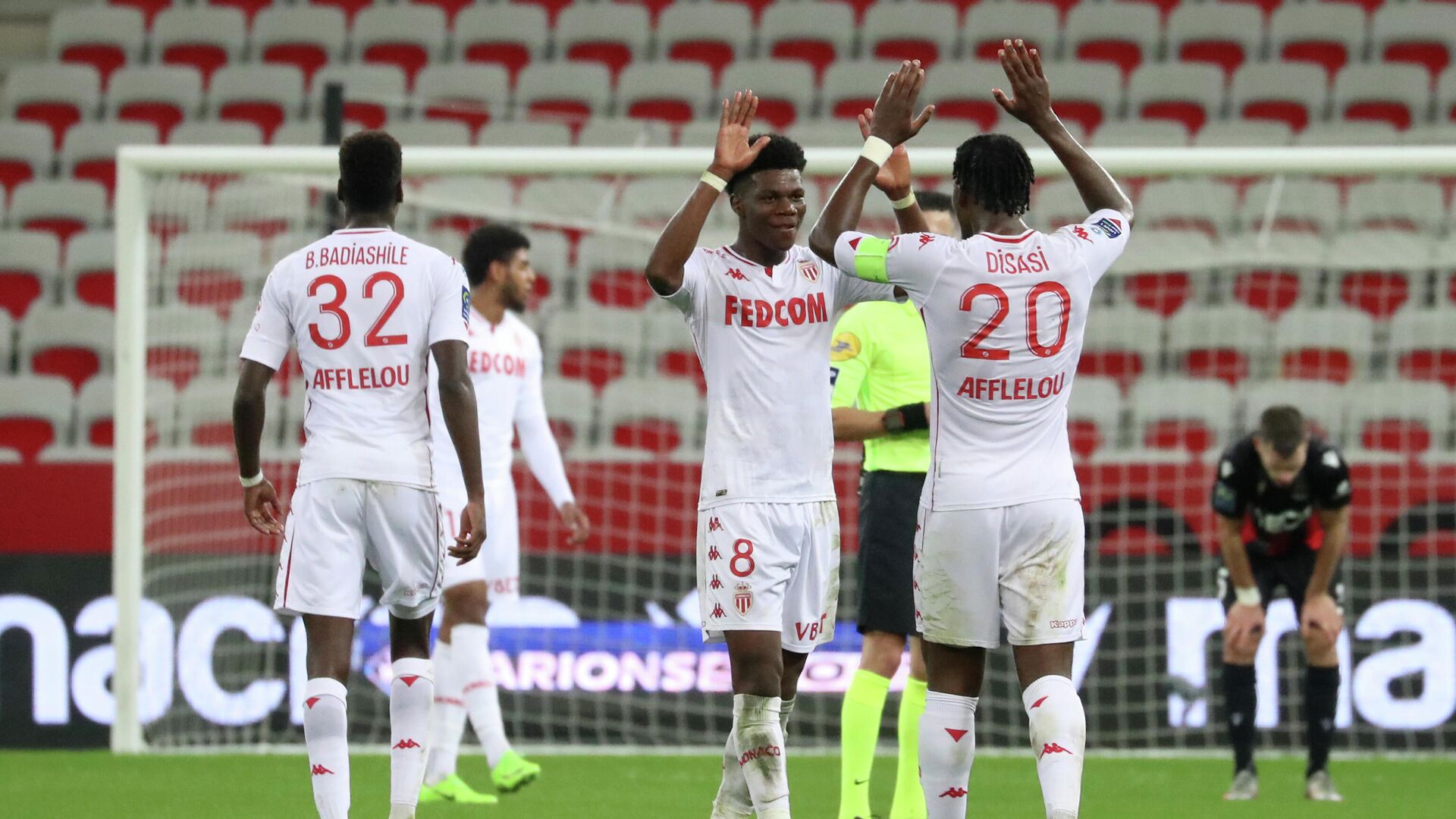 Monaco's French midfielder Aurelien Tchouameni (L) and Monaco's French defender Axel Disasi celebrate after winning the French L1 football match between OGC Nice and AS Monaco FC at The Allianz Riviera Stadium in Nice, south-eastern France on November 08, 2020. (Photo by Valery HACHE / AFP) - РИА Новости, 1920, 08.11.2020