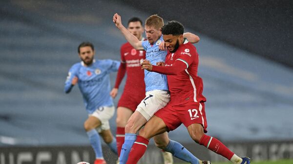 Liverpool's English defender Joe Gomez (R) tackles Manchester City's Belgian midfielder Kevin De Bruyne (C) during the English Premier League football match between Manchester City and Liverpool at the Etihad Stadium in Manchester, north west England, on November 8, 2020. (Photo by Shaun Botterill / POOL / AFP) / RESTRICTED TO EDITORIAL USE. No use with unauthorized audio, video, data, fixture lists, club/league logos or 'live' services. Online in-match use limited to 120 images. An additional 40 images may be used in extra time. No video emulation. Social media in-match use limited to 120 images. An additional 40 images may be used in extra time. No use in betting publications, games or single club/league/player publications. / 