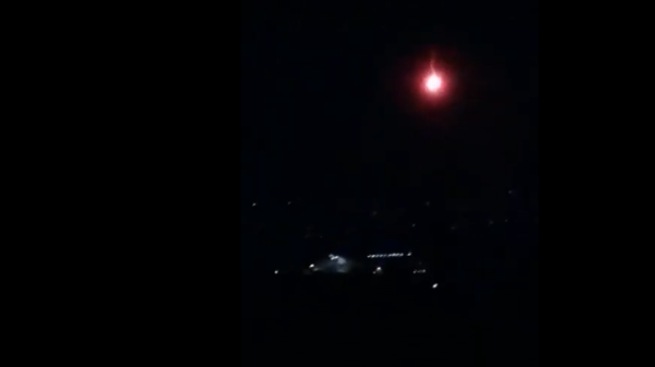 Падение огненного метеорита попало на видео