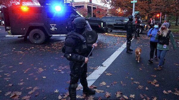 Сотрудники полиции во время протестов в штате Орегон