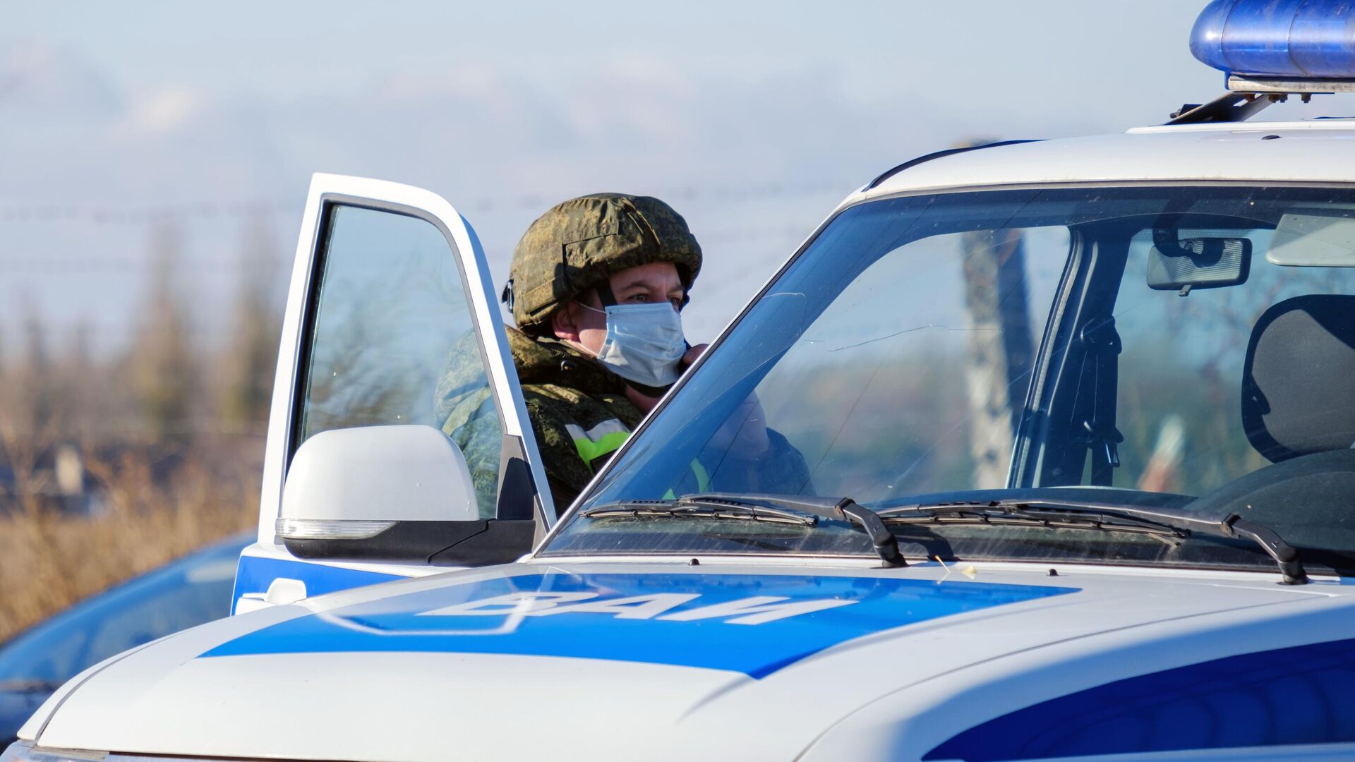 Сотрудник военной автомобильной инспекции у КПП военного аэродрома Балтимор в Воронеже. 9 ноября 2020 - РИА Новости, 1920, 09.11.2020