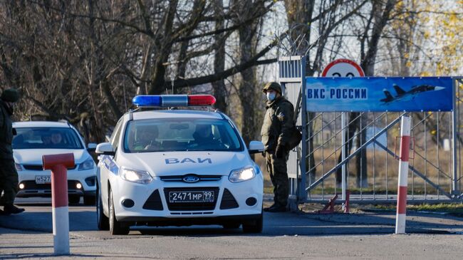 Контрольно-пропускной пункт военного аэродрома Балтимор под Воронежем. 9 ноября 2020