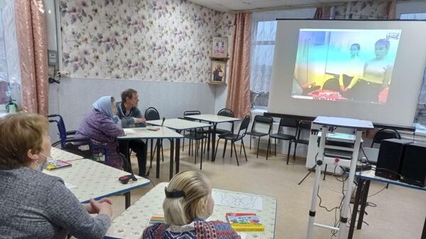 Жители Мезенского КЦСО во время онлайн-занятий в рамках проекта Доброе сердце