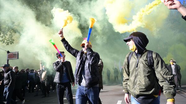 Участники акции оппозиции в Тбилиси