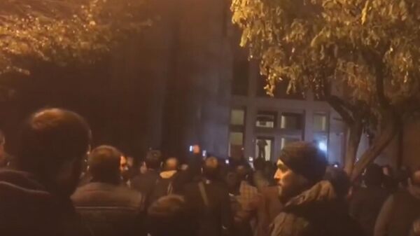 В здание правительства Армении ворвались протестующие