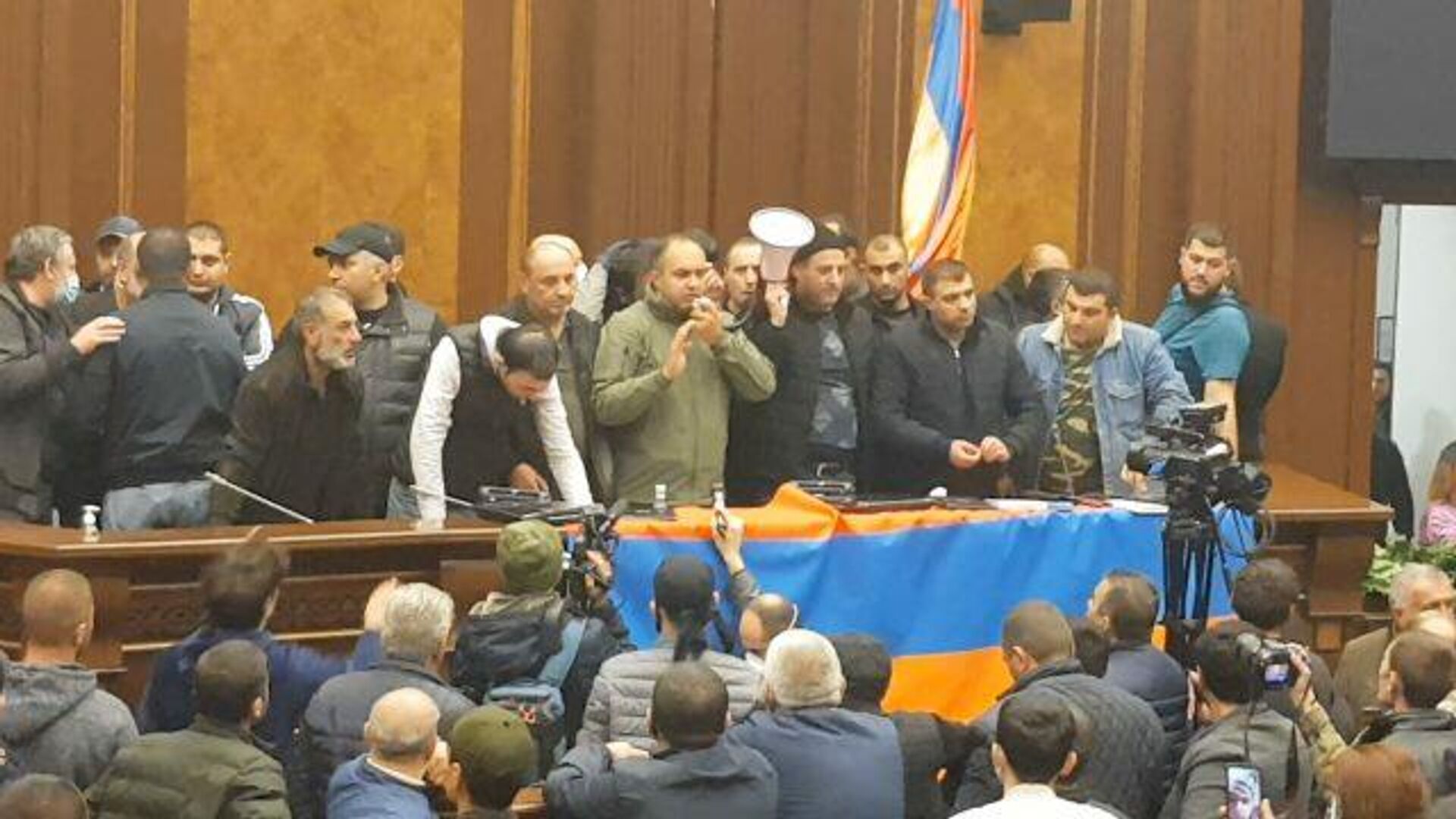 Кадры протестующих в парламенте Армении - РИА Новости, 1920, 10.11.2020
