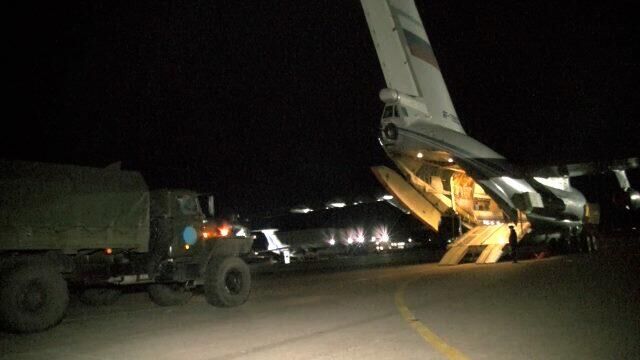 Погрузка в самолеты российской военной техники для отправки в Карабах. Кадры Минобороны - РИА Новости, 1920, 10.11.2020