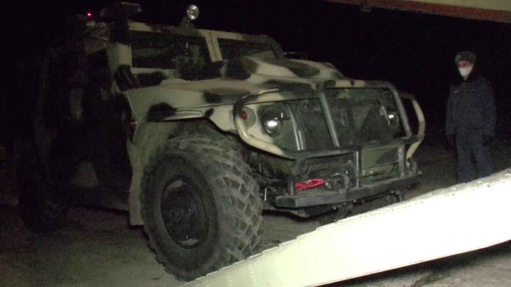 Погрузка военной техники и личного состава в тяжёлые военно-транспортные самолёты Ил-76 на аэродроме Ульяновск-Восточный Погрузка военной техники и личного состава в тяжёлые военно-транспортные самолёты Ил-76 на аэродроме Ульяновск-Восточный - РИА Новости, 1920, 10.11.2020