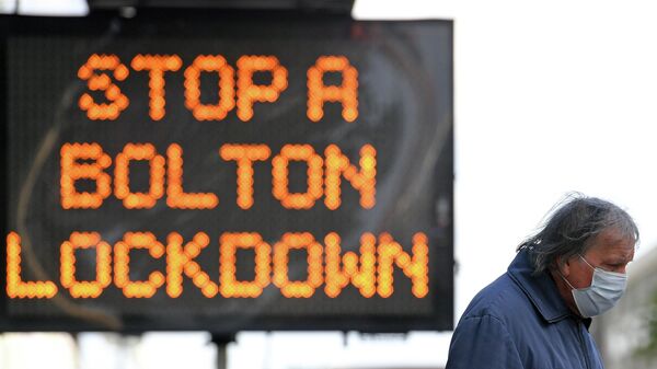 Дорожный знак с надписью Stop a Bolton Lockdown в центре Болтона