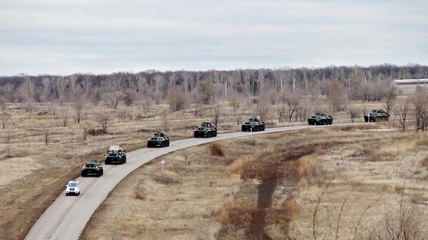 Выдвижение колонны с техникой миротворческой бригады на аэродром Ульяновск-Восточный
