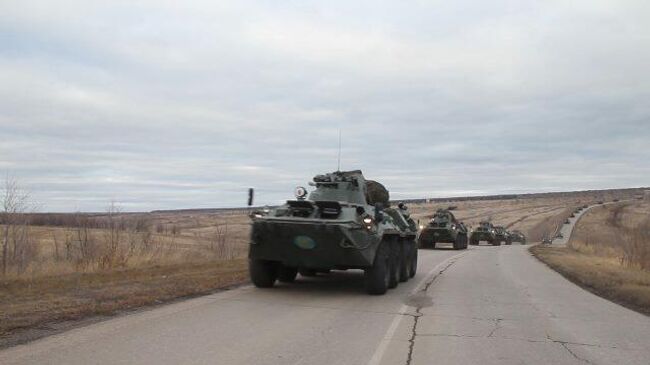 Колонна военной техники российских миротворцев выдвинулась для отправки в Карабах