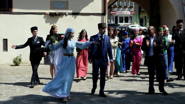 Свадьба на территории Ханского дворца в Бахчисарайском историко-культурном заповеднике Крыма