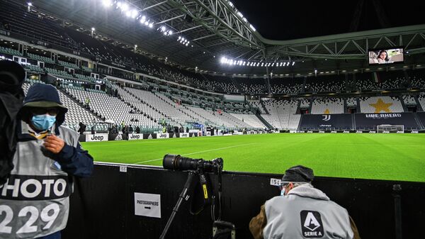 Sports photographers wait on October 4, 2020 at the Juventus stadium in Turin, prior to the Italian Serie A football match Juventus vs Napoli, still scheduled following Lega Serie A's confirmation despite Napoli remaining at home in Naples. - Napoli's squad was remaining in Naples, complying with a decision by regional health authorities, as Juventus confirmed they would take to the field as scheduled despite two positive tests among their staff. If Napoli do not play they would forfeit the game 3-0. (Photo by Vincenzo PINTO / AFP)